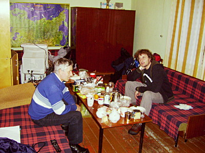 Владимир Соловьёв, директор астрономической станции Казанка, и велотурист Игорь Волонкин