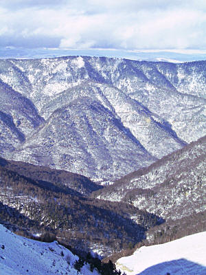 Балка Гороховая - посёлок Буково внизу, вид с хребта Ужум второй