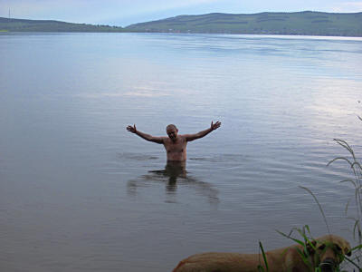 Утреннее купание на озере Парное