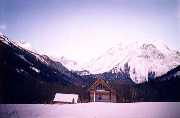 Изба лесника в долине Кизгыча. Фото Вяч. де Бур