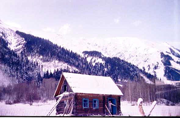 Изба лесника на реке Кизгыч. Фото Вяч. де Бур